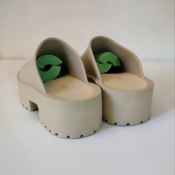 Lemonade Beige Clogs 6-7 - Picture 5 of 6